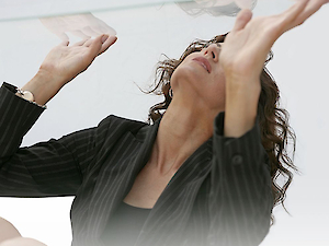 Cam Tavanı Kırmak Görünmez Bariyerlere Karşı Mücadele